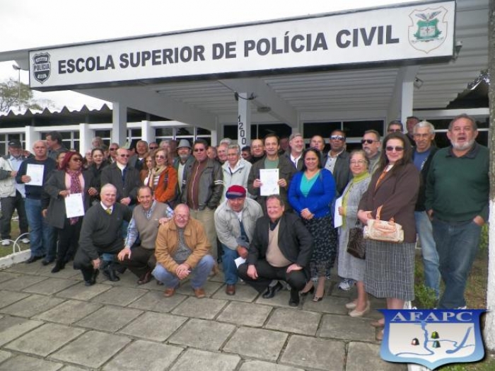 "Velha Guarda" da Polícia Civil participa de treinamento de tiro na ESPC