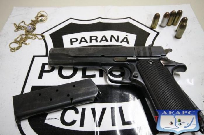 POLICIA CIVIL PRENDE SUSPEITO COM PISTOLA 45 MUNICIADA