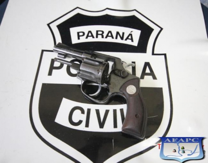 POLICIA CIVIL PRENDE SUSPEITO COM REVOLVER 32 NO JARDIM JUPIRA