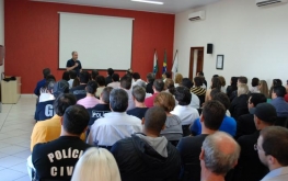 Policiais de Foz do Iguaçu assistem a palestra sobre Psicologia Jurídica