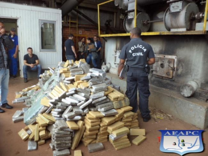 Polícia Civil de Medianeira incinera drogas