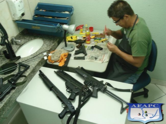 Associação de Funcionários e Amigos da Policia Civil de Foz oferece limpeza de armas para investigadores