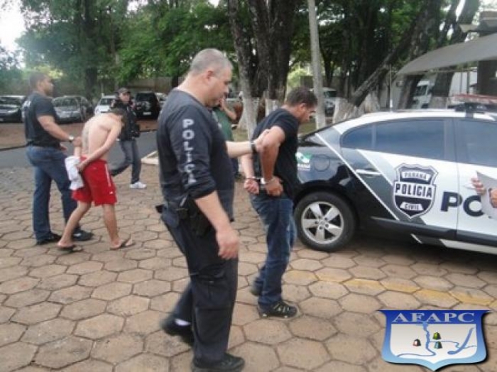 Polícia Civil prende acusados de tráfico de drogas