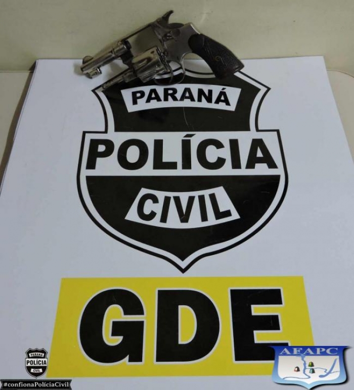 No final da manhã desta segunda-feira (29), investigadores da DH de Foz do Iguaçu prenderam em flagrante João Jefferson Palma (30) e Emerson Junior Lourenço (36), por tráfico de drogas.  Os policiais realizavam diligências com a finalidade de locali